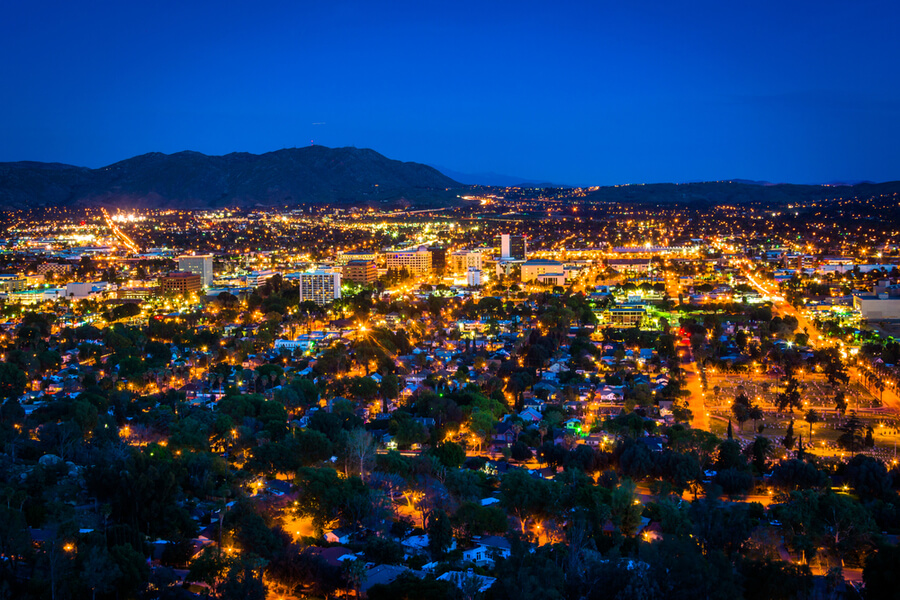 Night view of the city of Riverside