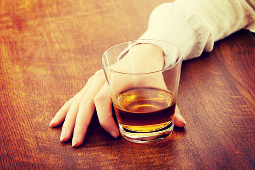 Woman drinking alcohol after bupropion