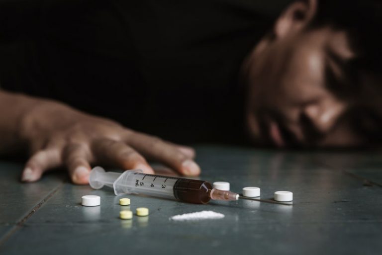 What Is Angel Dust? PCP Abuse Signs, Overdose & Withdrawal