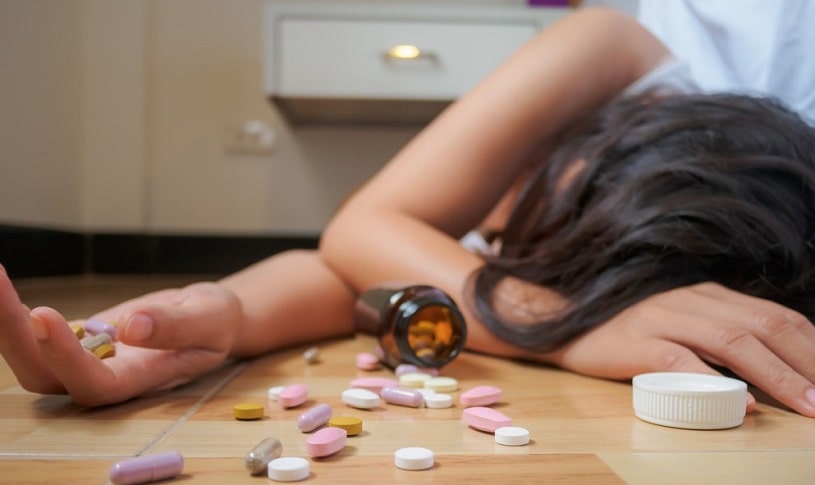 Woman overdosed on Percocet and lying on the floor.