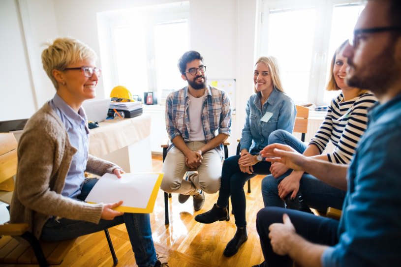 A medical worker tells a group of people how to quit drinking and start to lead a better and sober life.