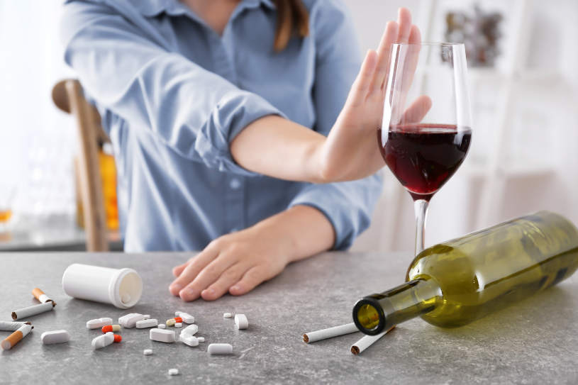 A woman says no to alcohol when taking Benadryl.