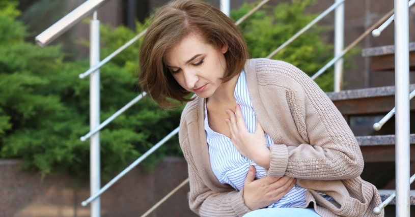 Woman experiences chest pain as Strattera side effect.