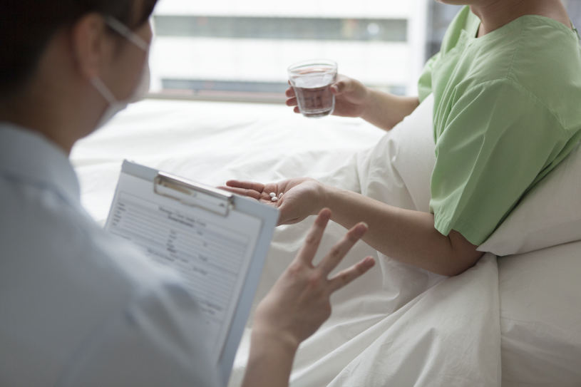 A doctor explains to a patient how to take paxil pills.